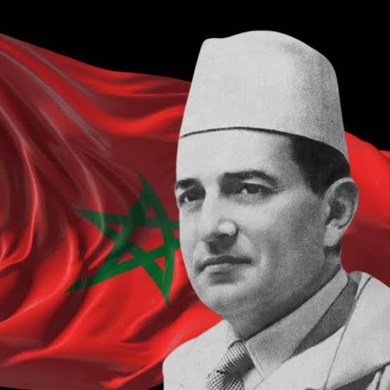 Sultan Mohammed V with members of the Moroccan Jewish community at the 1941 Throne Day ceremony in Rabat — one of the most historically significant documented gestures of solidarity between a Muslim sovereign and a Jewish community during the Vichy period, made in full view of the French Protectorate administration and the assembled notables of Moroccan society